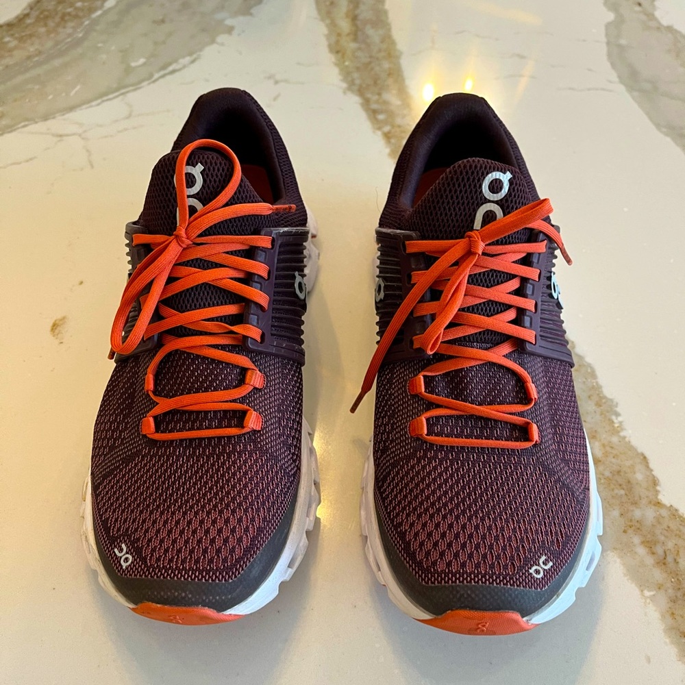 ON Could Helion Speedboard running shoes.